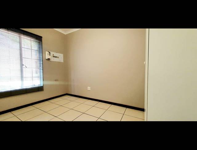 2 BEDROOM APARTMENT FOR SALE IN WILGEHEUWEL